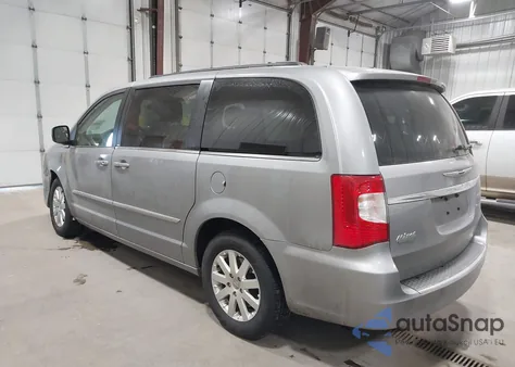 2013 Chrysler Town & Country Touring z USA, uszkodzony, nr VIN 2C4RC1BG6DR777891